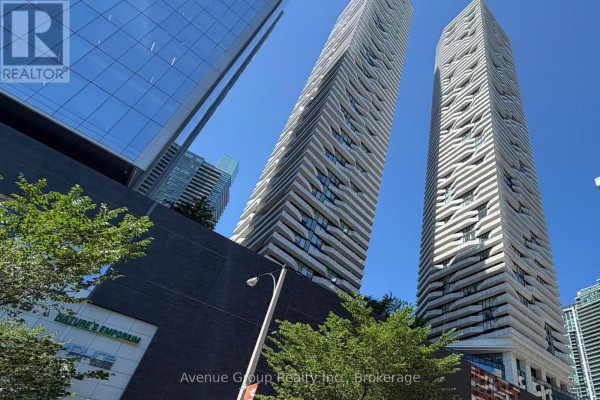 Dining room - 1705 - 100 Harbour Street, Toronto, ON M5J0B5 Photo 2