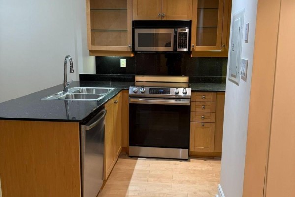 Dining room - 1705 - 80 Cumberland Street, Toronto, ON M5R3N7 Photo 3