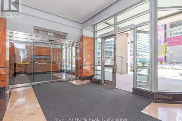 1706 - 10 Yonge Street, Toronto, ON, photo 2