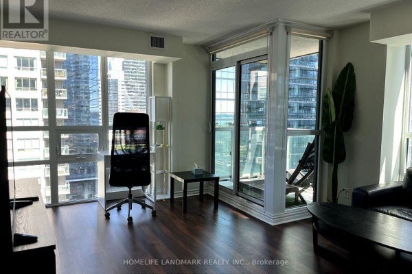 Kitchen - 1706 - 19 Grand Trunk Crescent, Toronto, ON M5J3A3 Photo 3