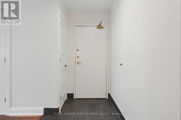 Primary Bedroom - 1706 - 500 Laurier Avenue W, Ottawa, ON K1R5E1 Photo 4