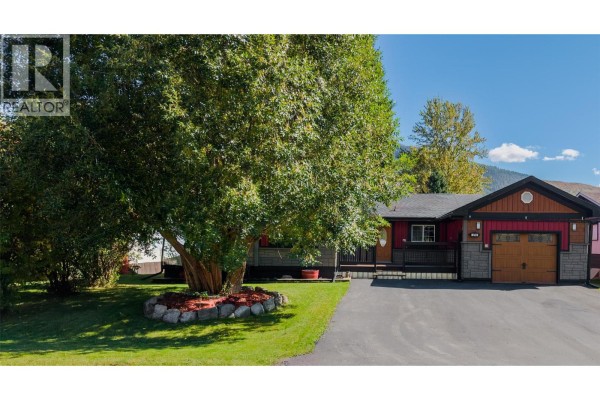Full bathroom - 1706 Mckenzie Road, Fernie, BC V0B1M5 Photo 2