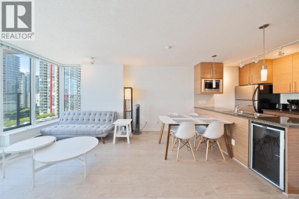 1707 689 Abbott Street, Vancouver, BC V6B0J2 Photo 4
