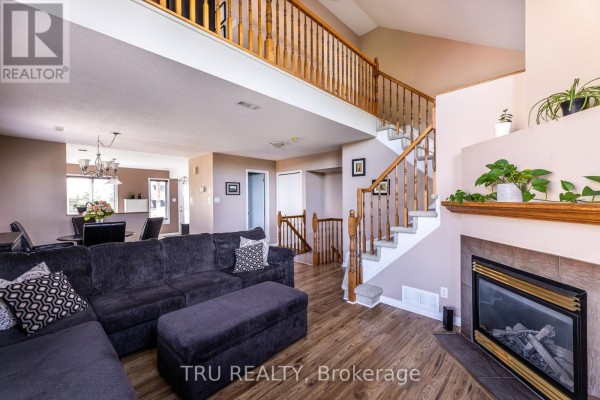 1707 Blohm Drive, Ottawa, ON K1G6N6 Photo 2