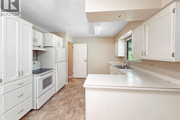 Living room - 1707 Bowers Drive, North Battleford, SK S9A3A3 Photo 3