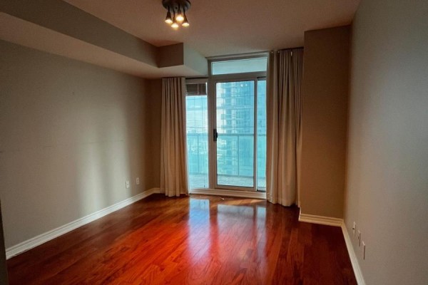 1708 - 30 Grand Trunk Crescent, Toronto, ON M5J3A4 Photo 3