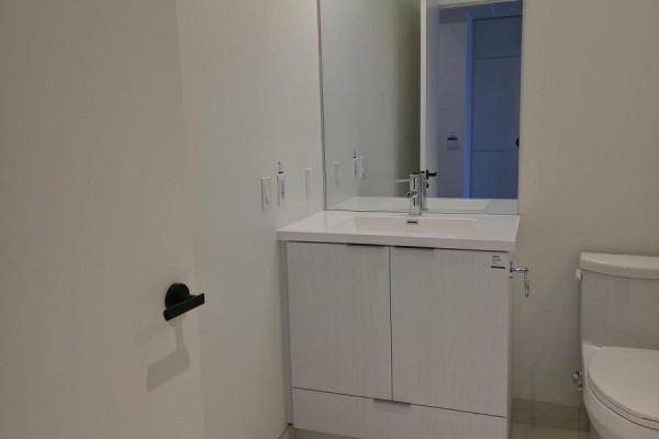 1708 - 8 Interchange Way, Vaughan, ON L4K5Z7 Photo 5