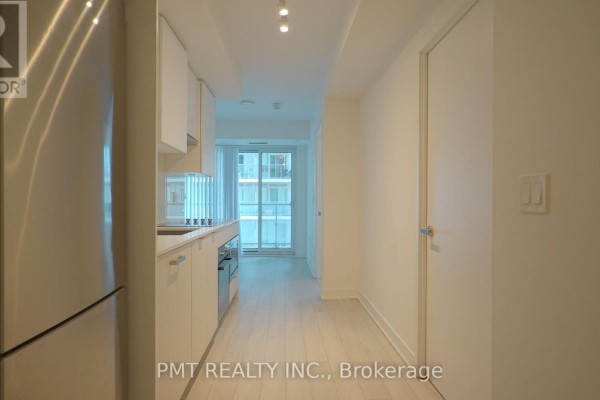 Kitchen - 1708 - 99 Broadway Avenue, Toronto, ON M4P0E3 Photo 2