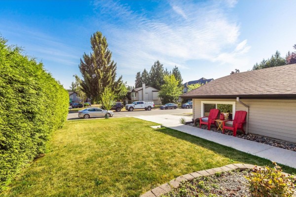 17081 60a Avenue, Surrey, BC V3S6A7 Photo 3