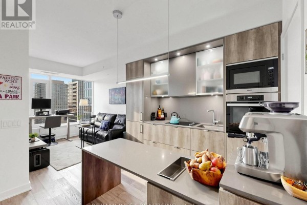 1709 - 11 Yorkville Avenue, Toronto, ON M4W0B7 Photo 4