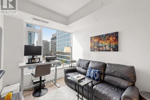 1709 - 11 Yorkville Avenue, Toronto, ON M4W0B7 Photo 5