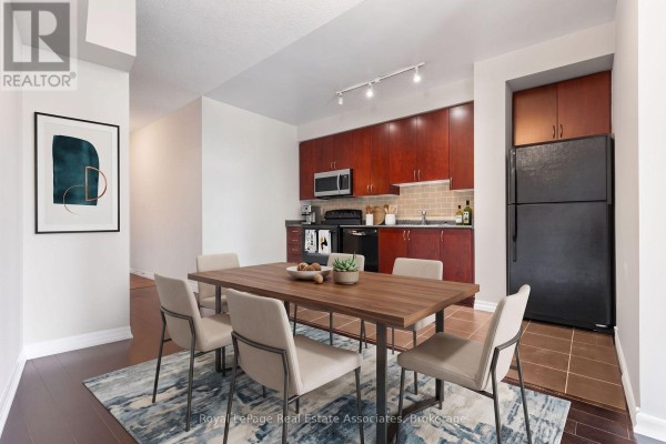 Dining room - 1709 - 223 Webb Drive, Mississauga, ON L5B0E8 Photo 2
