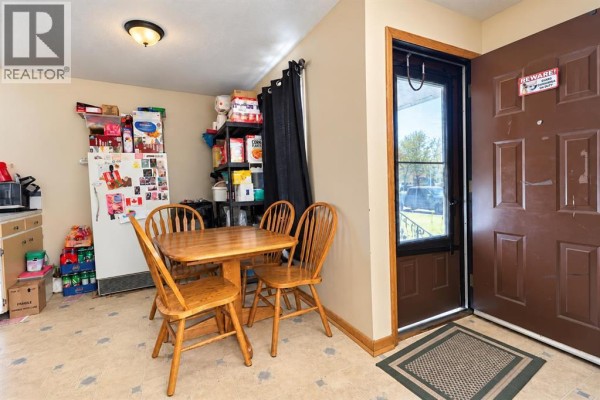 Primary Bedroom - 1709 15 Avenue S, Lethbridge, AB T1K0W8 Photo 4