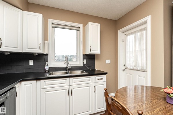 Kitchen - 171 Brintnell Bv Nw, Edmonton, AB T5Y0C6 Photo 2