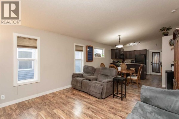 Kitchen - 171 Long Close, Red Deer, AB T4R0J6 Photo 4