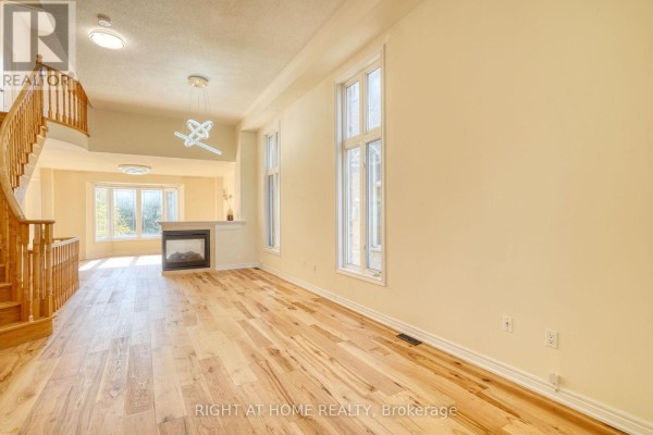 Living room - 171 Maurier Boulevard, Vaughan, ON L6A0V2 Photo 4