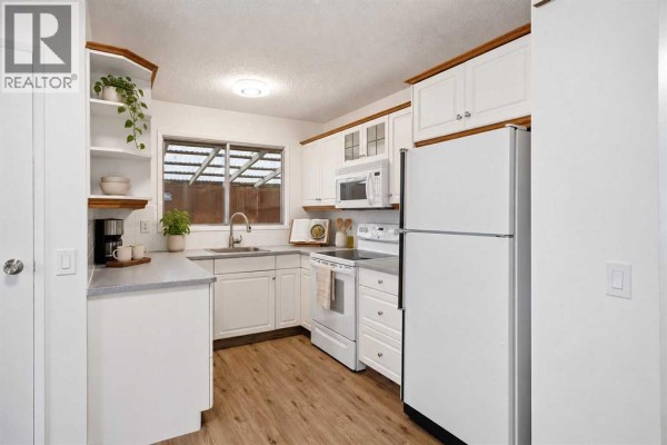 Primary Bedroom - 171 Pensville Road Se, Calgary, AB T2A4S6 Photo 5