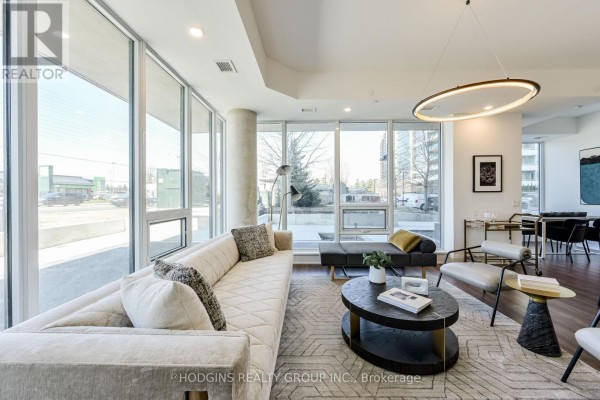 Living room - 1711 - 1035 Southdown Road, Mississauga, ON L5J0A2 Photo 5