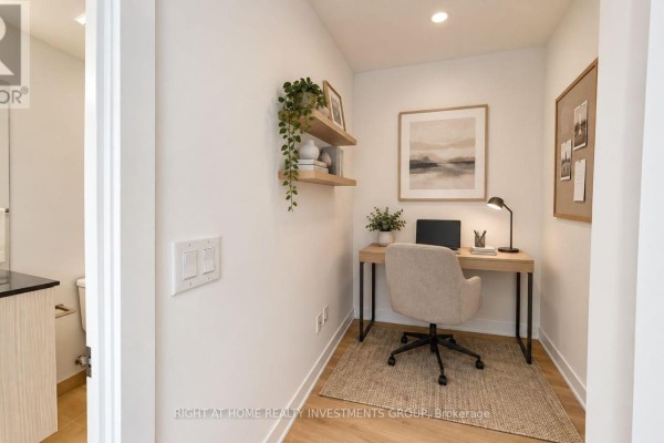 1711 - 158 Front Street E, Toronto, ON M5A0K9 Photo 4