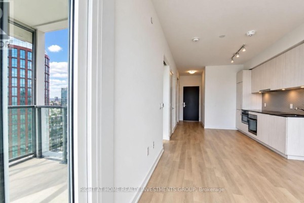 1711 - 158 Front Street E, Toronto, ON M5A0K9 Photo 5
