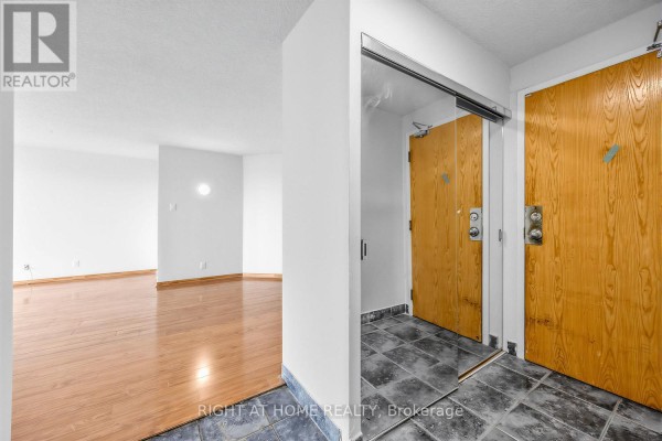 Kitchen - 1711 - 41 Markbrook Lane, Toronto, ON M9V5E6 Photo 4