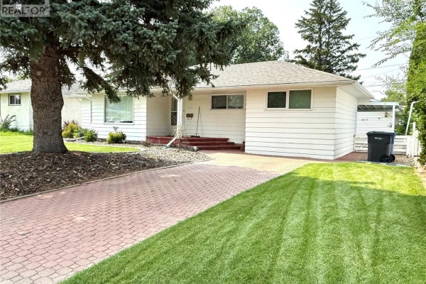 Family room - 1711 93rd Street, North Battleford, SK S9A0C7 Photo 2