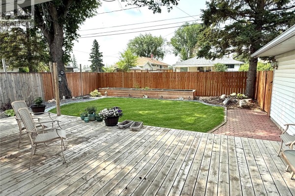 Living room - 1711 93rd Street, North Battleford, SK S9A0C7 Photo 3