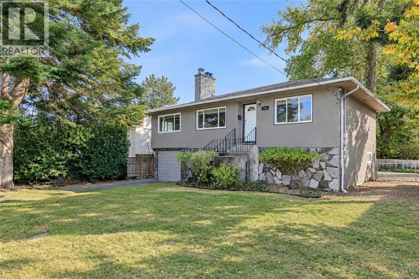 1711 Christmas Ave, Saanich