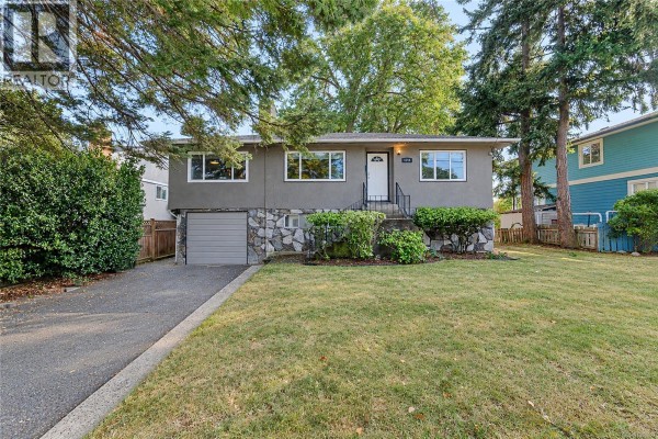 Bathroom - 1711 Christmas Ave, Saanich, BC V8P2X9 Photo 2