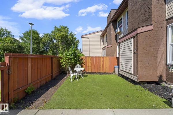 Kitchen - 17123 109 St Nw, Edmonton, AB T5X3E2 Photo 3