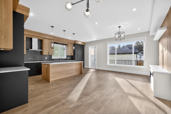 17126 1 Avenue, Surrey, BC V3Z9R2 Photo 4