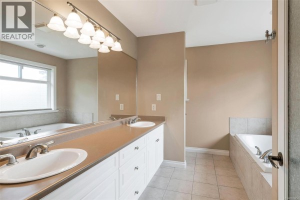 Bedroom - 1713 Mamich Cir, Saanich, BC V8N6M9 Photo 5