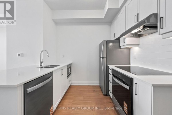 Kitchen - 1714 - 1035 Southdown Road, Mississauga, ON L5J0A2 Photo 2