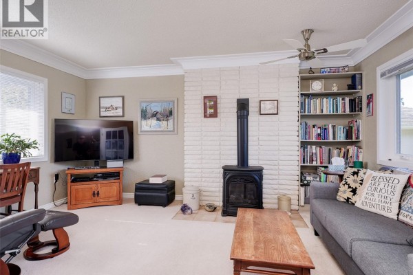 Bathroom - 1715 Cedar Ave, Saanich, BC V8P1X1 Photo 5