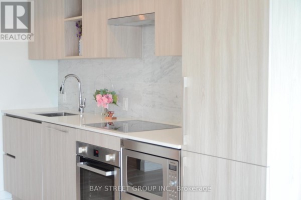 Kitchen - #1716 - 17 Bathurst Street, Toronto, ON M5V0N1 Photo 2