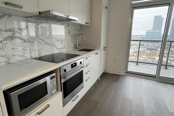 1717 - 10 Honeycrisp Crescent, Vaughan, ON L4K0M7 Photo 2