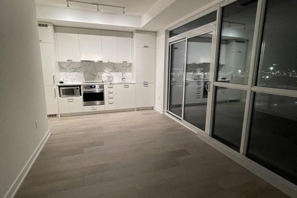 1717 - 10 Honeycrisp Crescent, Vaughan, ON L4K0M7 Photo 4