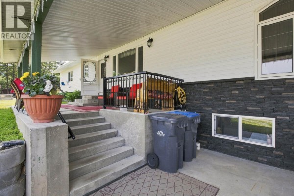 Living room - 1717 Renner Road, Williams Lake, BC V2G3B4 Photo 3
