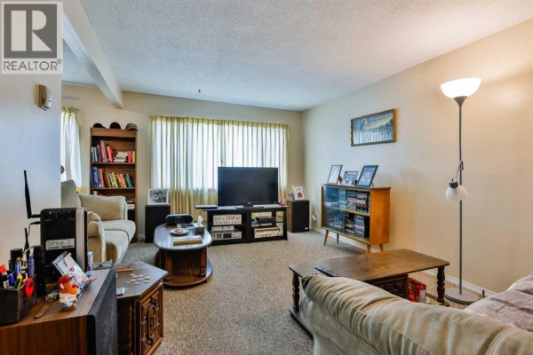 1717 St Edward Boulevard N, Lethbridge, AB T1H1X2 Photo 3