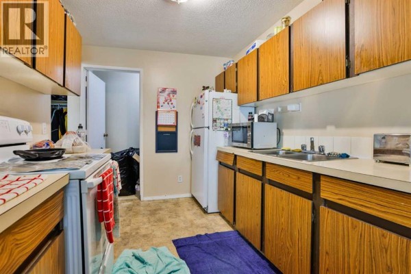 1717 St Edward Boulevard N, Lethbridge, AB T1H1X2 Photo 5