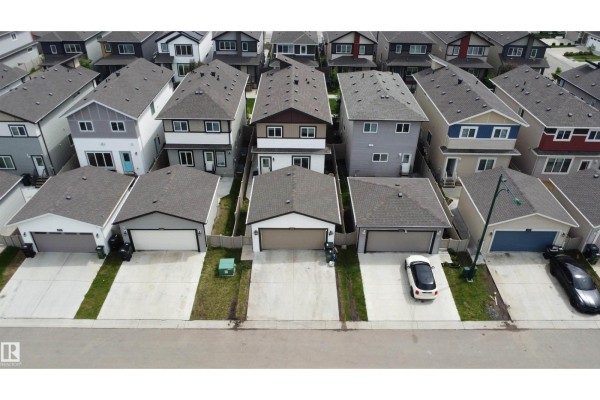 Kitchen - 1719 26a St Nw, Edmonton, AB T6T2H9 Photo 3