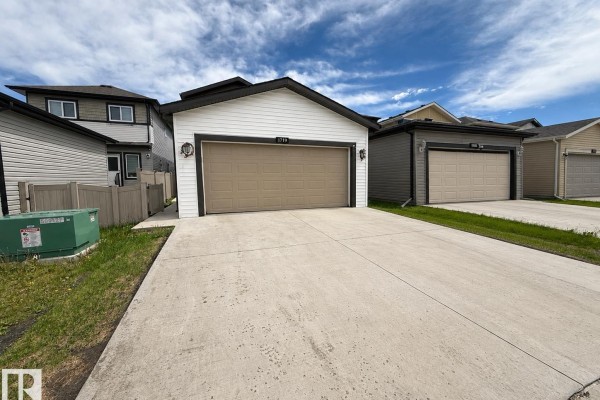 Primary Bedroom - 1719 26a St Nw, Edmonton, AB T6T2H9 Photo 4