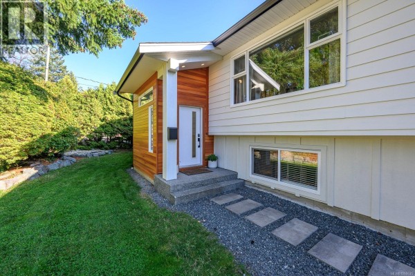 Bonus Room - 1719 Robb Ave, Comox, BC V9M2W6 Photo 2
