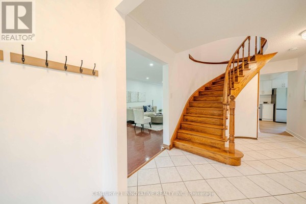 Kitchen - 172 Lawson Road, Toronto, ON M1C2J4 Photo 4