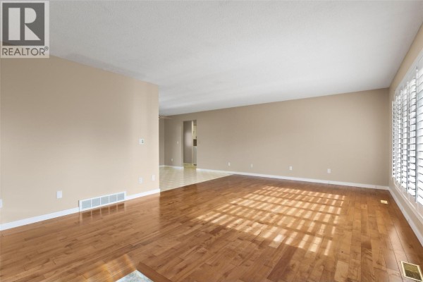 Family room - 172 Michael Way, Kamloops, BC V2H1L3 Photo 3
