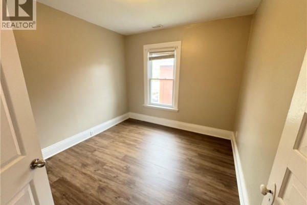 Living room - 172 Nelson Street Unit# 2, Brantford, ON N3S4B3 Photo 5