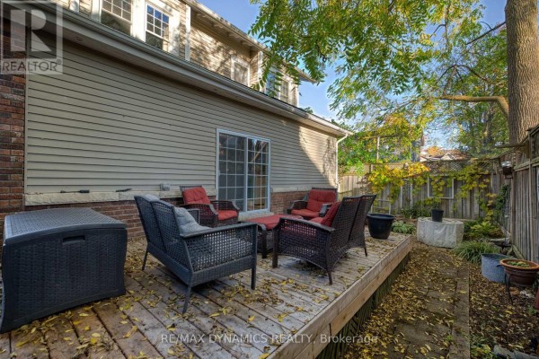 Living room - 172 Niagara Street, Welland, ON L3C1J5 Photo 5