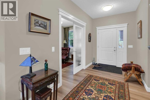 Living room - 172 Ridge View Close, Cochrane, AB T4C0P5 Photo 5