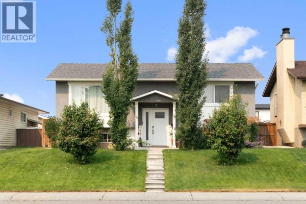 Bedroom - 172 Rundlefield Crescent Ne, Calgary, AB T1Y2V5 Photo 2