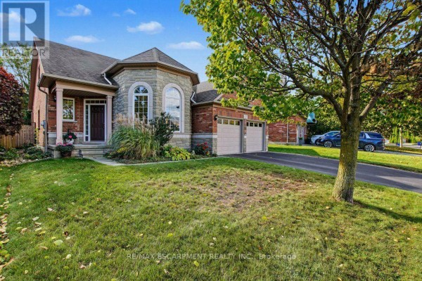 Kitchen - 172 Valmont Court, Hamilton, ON L9G5A1 Photo 4